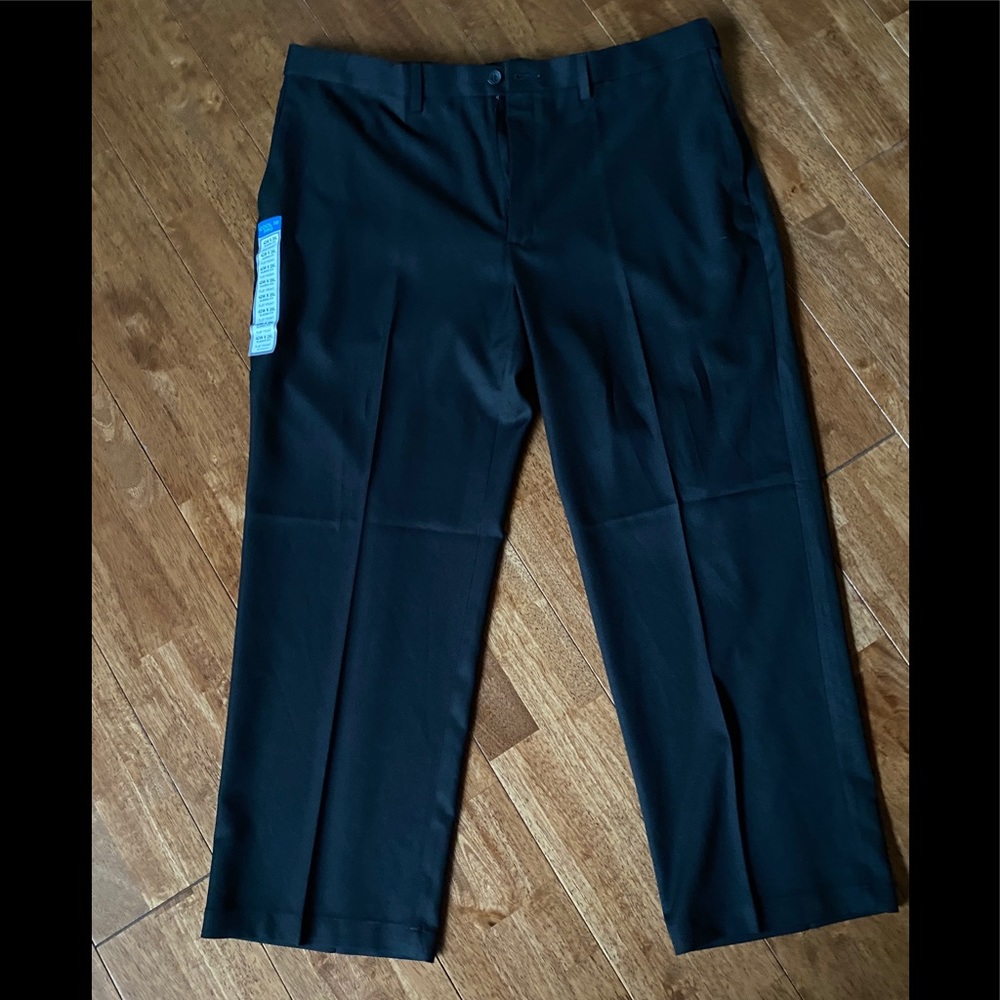Sonoma Black No Iron Flat Front 42 waist x 29 length, New with Tags